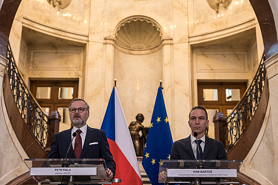 Tisková konference pedsedy vlády Petra Fialy, který pokraoval v bilanních...