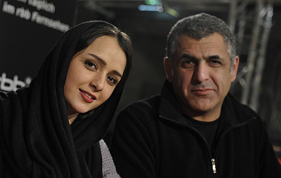 Íránský reisér Mani Haghíghí s herekou Taraneh Alidoosti, kterou kvli...