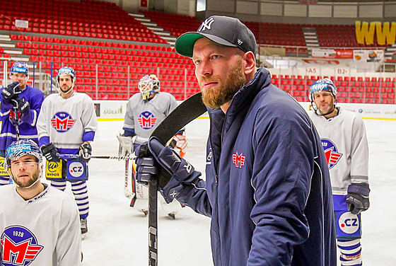 Ji�í Novotný jako jeden z �eskobud�jovických trenér� na tréninku.