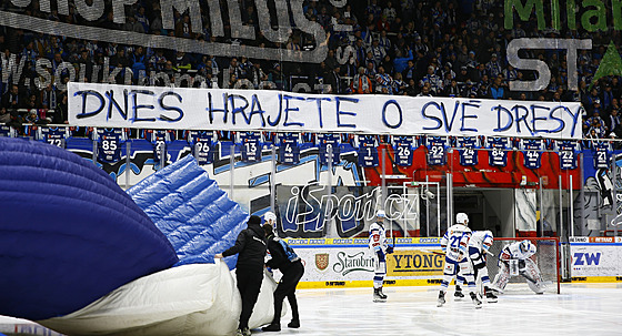 Fanouci Komety Brno pili ped zápasem s Hradcem s výzvou.