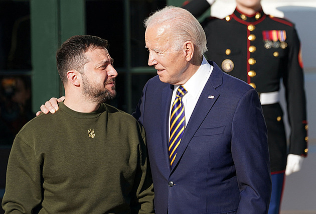 Vyostřuje se rozkol mezi republikány v otázce Ukrajiny. Ta je ale na pomoci USA závislá