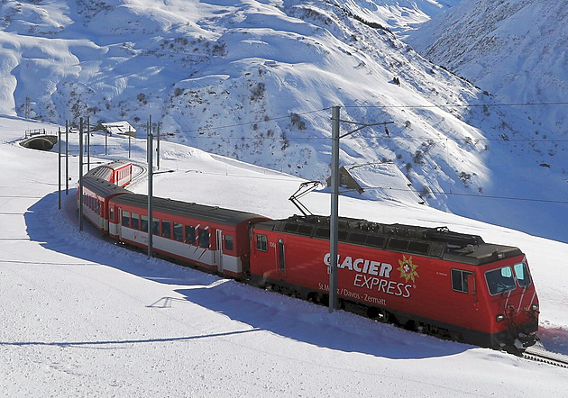 OBRAZEM: Nejpomalejší rychlík světa je Glacier Express ve Švýcarských Alpách