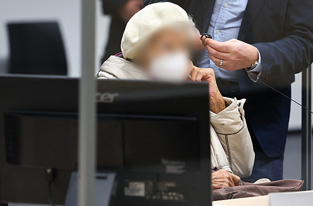Sekretářka z lágru dostala v Německu podmíněný trest. Je jí téměř sto let