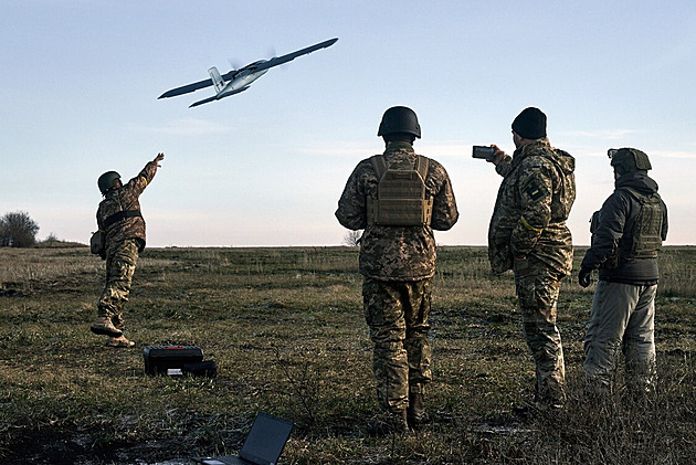 Ukrajinci útočili drony na Sevastopol, tvrdí Rusko. Dál se válčí o Bachmut