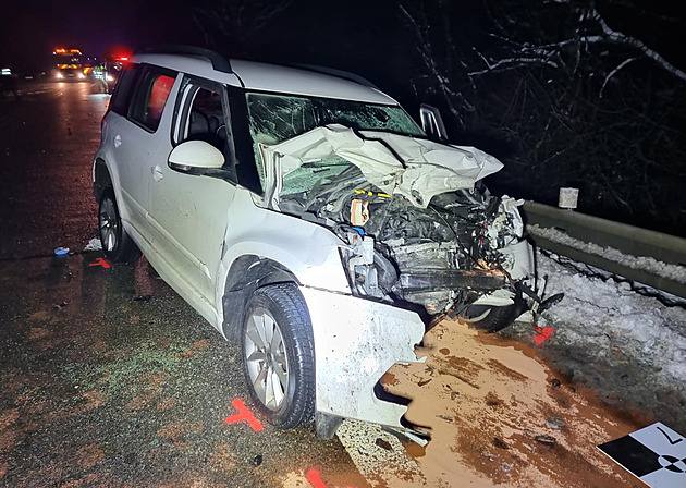 U Kuřimi narazilo auto v protisměru do kamionu, zemřel řidič i dítě