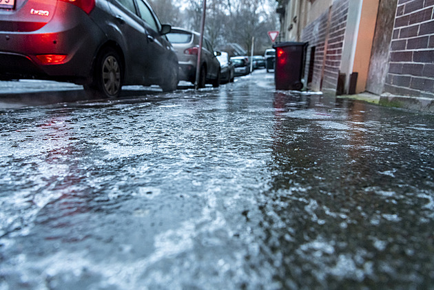 Hrozí až centimetrová ledovka, varují meteorologové. Kde bude nejhůř?