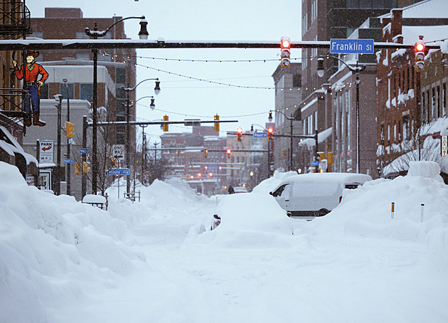 OBRAZEM: Sněhová apokalypsa v USA. Lidé mrzli dny v zasypaných autech