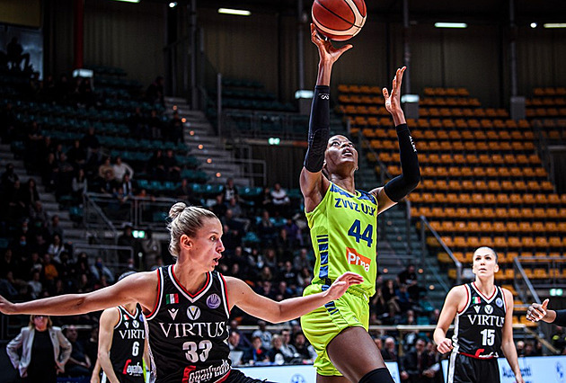 Basketbalistky USK zvítězily v Boloni. Jonesová a Thomasová mají double double