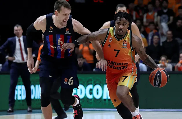 Basketbalisté Barcelony nečekaně prohráli s Boloňou. Chyběl zraněný Satoranský