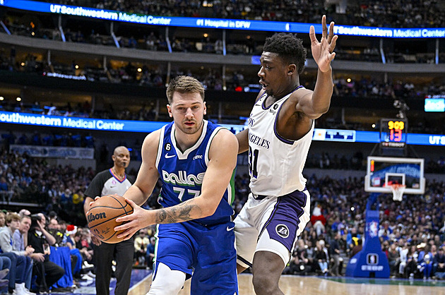 Uragán ve třetí čtvrtině. Dallas v ní nastřílel 51 bodů a porazil Lakers