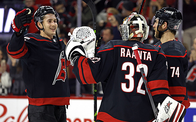 Nečas v NHL překonal Mrázka, po delší době se trefil i Zacha