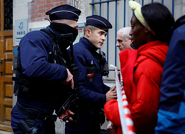 Při střelbě ve Francii zahynul desetiletý chlapec, pachatelé jsou na útěku