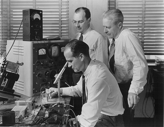 Tranzistor slaví 75 let. Umožnil zmenšit velké přístroje na kapesní zařízení