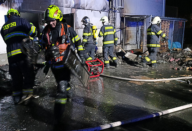 Požárů na Karlovarsku loni přibylo, vzplála nákupní střediska i sušárna