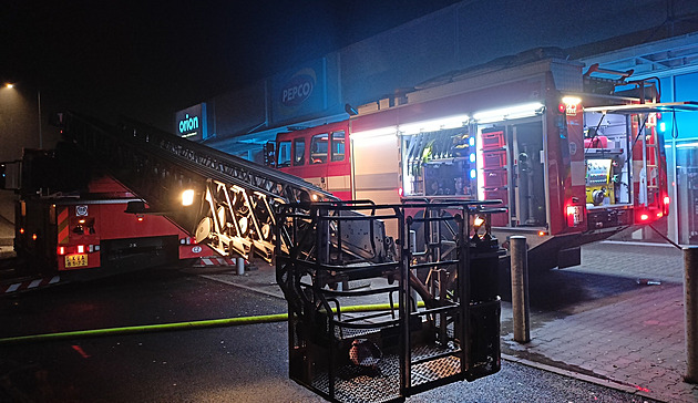 V Mariánských Lázních hořel supermarket, na místo jelo osm jednotek hasičů
