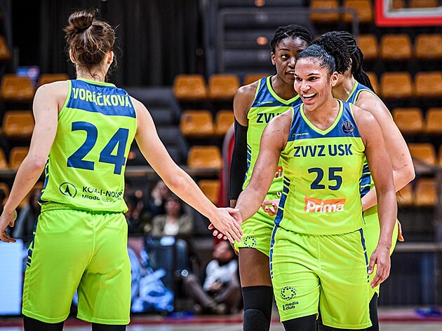 Alyssa Thomasová, Prag'a yardım eden bir kök