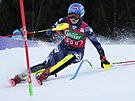 Americká lyaka Mikaela Shiffrinová na trati slalomu v Semmeringu.