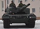 eská armáda v Páslavicích pevzala první z tank Leopard 2A4 darovaných...