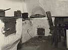 Ukázka interiéru starých chalup. Na snímku pec u Válk v Újezd.