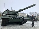 Vojáci v Páslavicích pevzali první tank Leopard 2A4, které esko získalo...