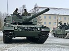 Vojáci v Páslavicích pevzali první tank Leopard 2A4, které esko získalo...