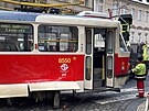 V centru Prahy vykolejila tramvaj. Prorazila zábradlí a vjela na chodník. (20....