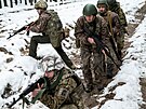Ukrajintí vojáci na pozici u hranic s Bloruskem (27. prosince 2022)