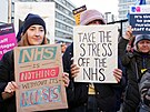 Zdravotní sestry v Londýn stávkují za vyí platy. (20. prosince 2022)