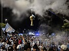 Fotbalové mistry svta vítaly po píletu do Buenos Aires davy fanouk.