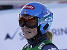 Americká lyaka Mikaela Shiffrinová se usmívá po vítzství v obím slalomu v...