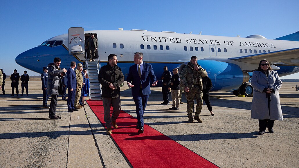 Ukrajinský prezident Volodymyr Zelenskyj piletl do Washingtonu. (21. prosince...
