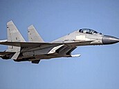 ínská vojenská letadla J-16 zachycená tchajwanským ministerstvem obrany ve...
