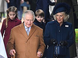 Princezna Charlotte, král Karel III., princ Louis a královna cho Camilla po...