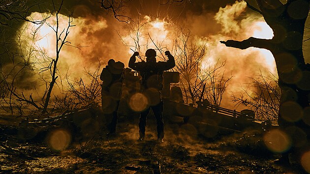 Ukrajinské dělostřelectvo na okrajích Bachmutu (22. listopadu 2022)