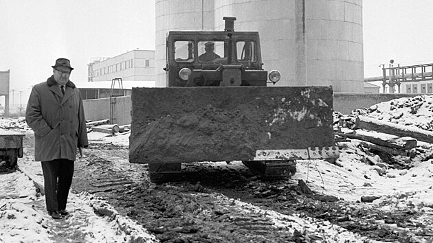 Jadern elektrrna Jaslovsk Bohunice se nachz u stejnojmenn obce v okrese Trnava na Slovensku. Prvn tkovodn reaktor chlazen oxidem uhliitm (oznaovan jako A-1) typu KS-150 byl budovn od srpna 1958 a byl uveden do komernho provozu v prosinci 1972.  (4. prosince 1967)