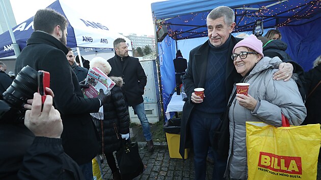 Andrej Babi bhem Vnonch trh na Praze 4. (22. prosince 2022)