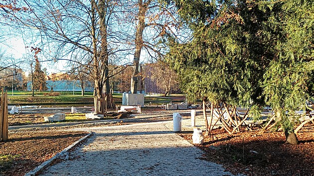 V parku bude nov� d�tsk� h�i�t� s atraktivn�mi prvky.