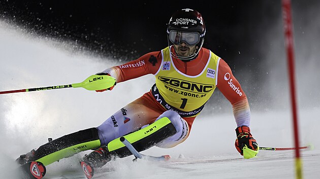 vcarsk slalom Loic Meillard bhem zvodu v Madonn di Campiglio