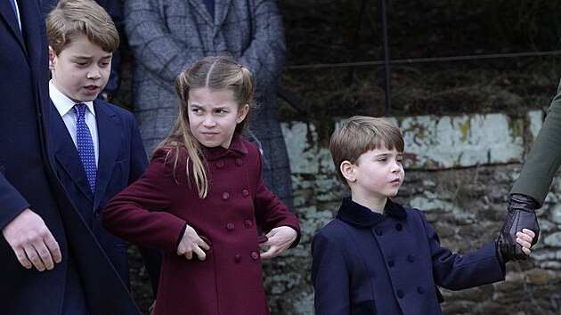 Princ George, princezna Charlotte, princ Louis po vnon bohoslub (Sandringham, 25. prosince 2022)