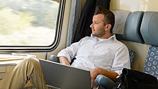 N�co nás lehce zam�stnává, abychom se úpln� nenudili, ale mysl má po�ád spoustu...