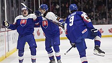 Peter Rep�ík, Jozef Kmec a Adam �lnka slaví pátý gól do sít� Ameri�an�.