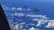 Čínská vojenská letadla J-16 zachycená tchajwanským ministerstvem obrany ve...