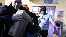 Lobbista Roman Janou�ek opou�tí ruzy�skou v�znici. (20. prosince 2022)