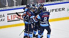 Liberetí hokejisté slaví gól na led Mladé Boleslavi.