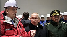 �éf Admiralitní lod�nice  Alexandra Buzakov po boku ruského prezidenta...