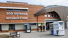 Hlavní vchod do areálu Zoologické zahrady a botanického parku v Ostravě