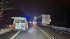 Pi elní sráce osobního vozu s kamionem na silnici I/43 u Kuimi zemel idi...