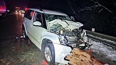 P�i �elní srá�ce osobního vozu s kamionem na silnici I/43 u Ku�imi zem�el �idi�...