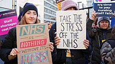 Zdravotní sestry v Londýn stávkují za vyí platy. (20. prosince 2022)