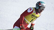 Rakouský ly�a� Vincent Kriechmayr slaví v cíli po sjezdu v Bormiu.